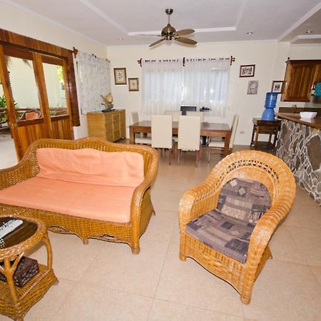 Mike'S Dauin Dive Resort Exterior photo