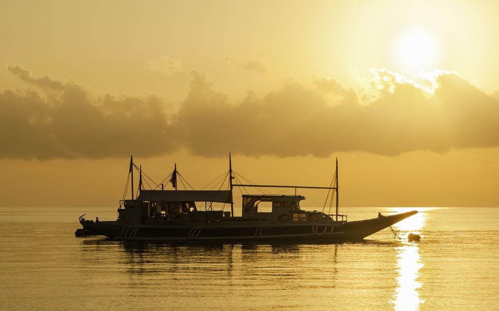 Mike'S Dauin Dive Resort Exterior photo