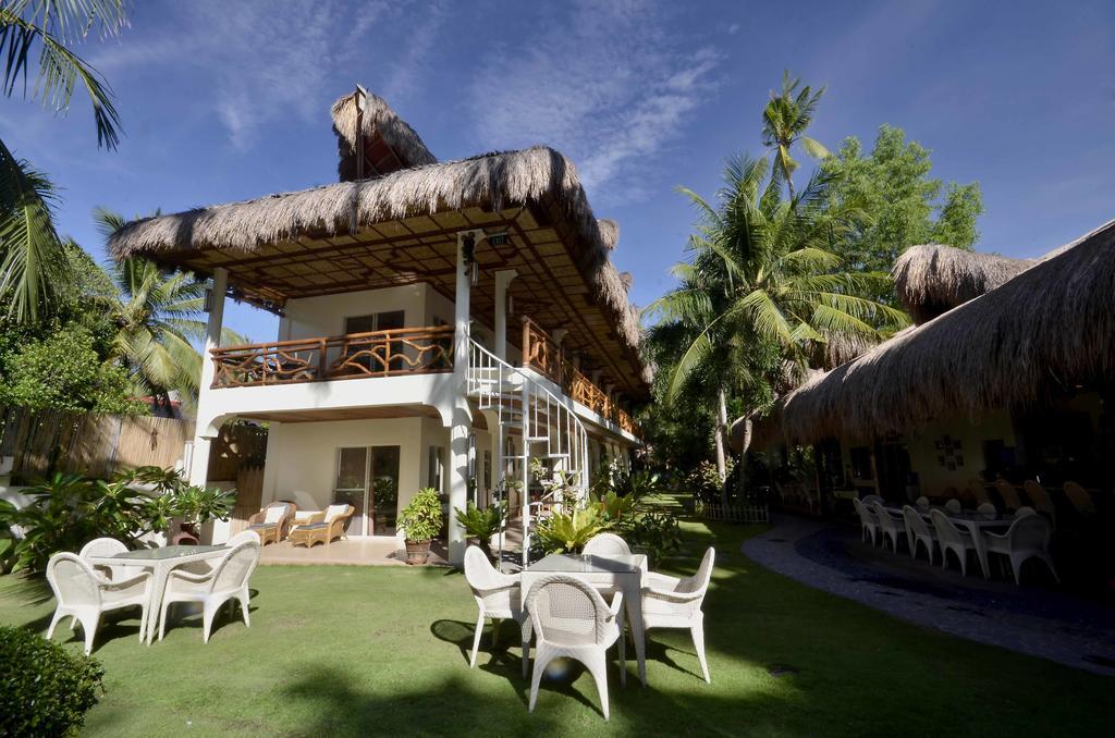 Mike'S Dauin Dive Resort Exterior photo