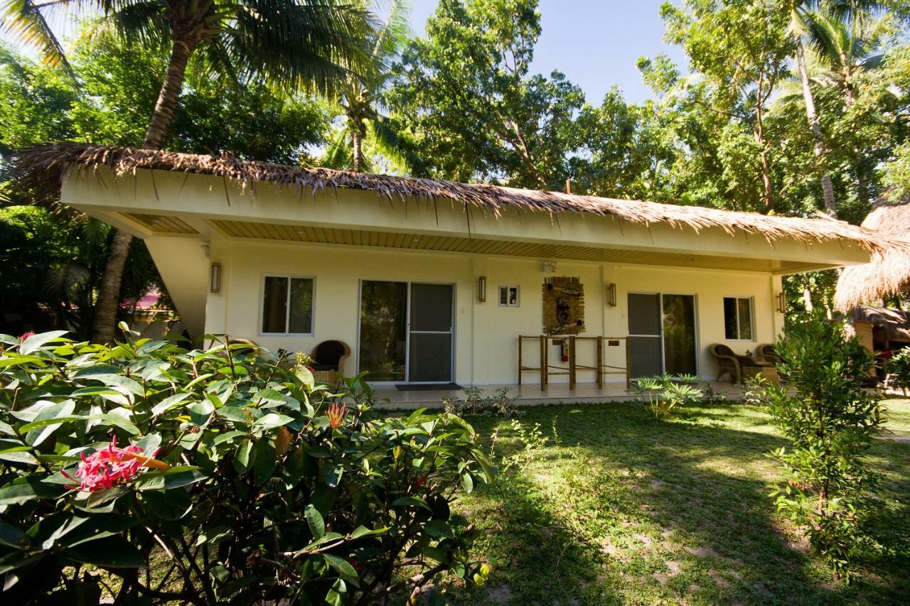 Mike'S Dauin Dive Resort Exterior photo